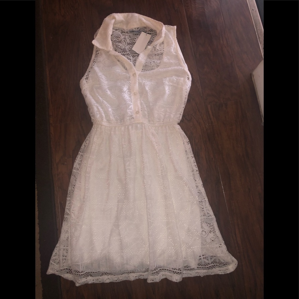 NWT MEDIUM BAILEYBLUE WHITE DRESS
